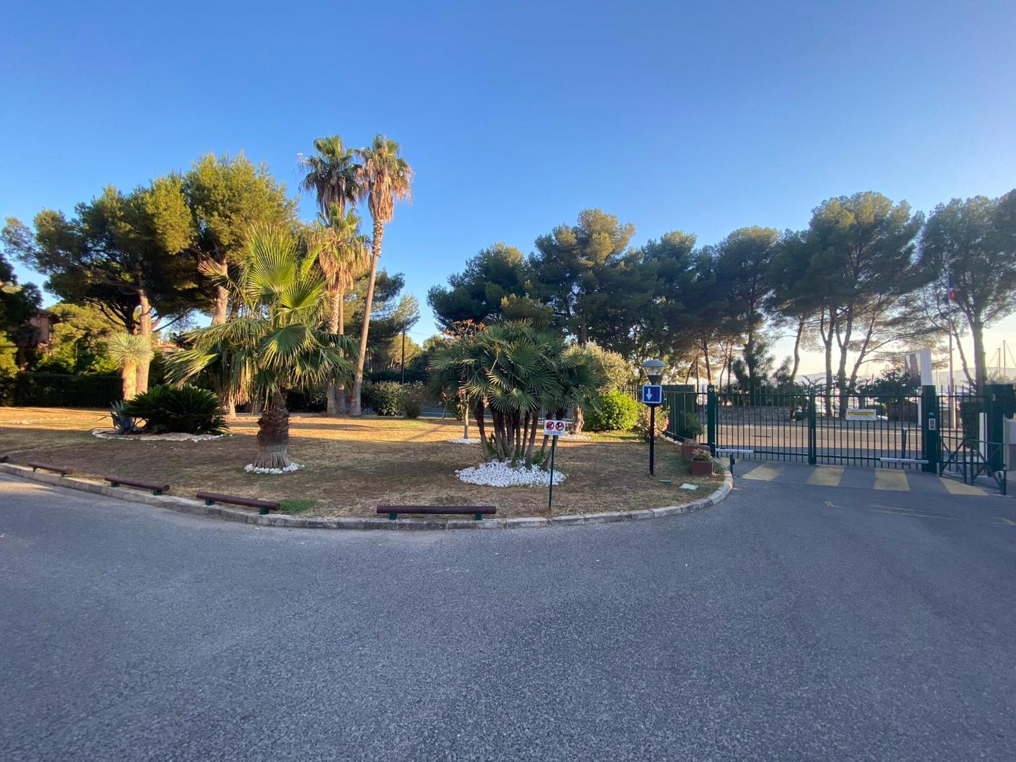 Appartement Face Mer Et Port Santa Lucia Climatise Et Wifi Saint-Raphaël Exteriör bild