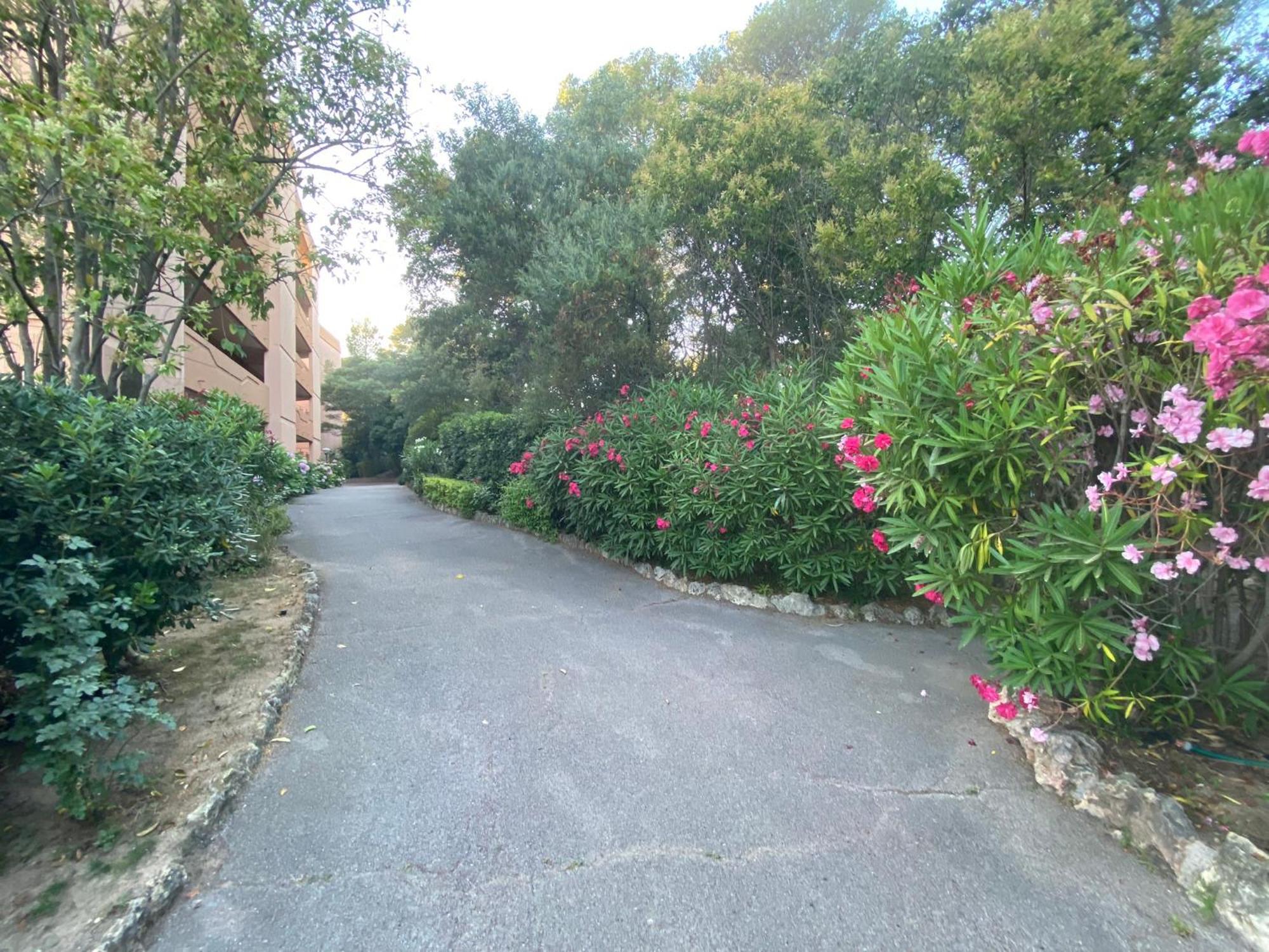 Appartement Face Mer Et Port Santa Lucia Climatise Et Wifi Saint-Raphaël Exteriör bild