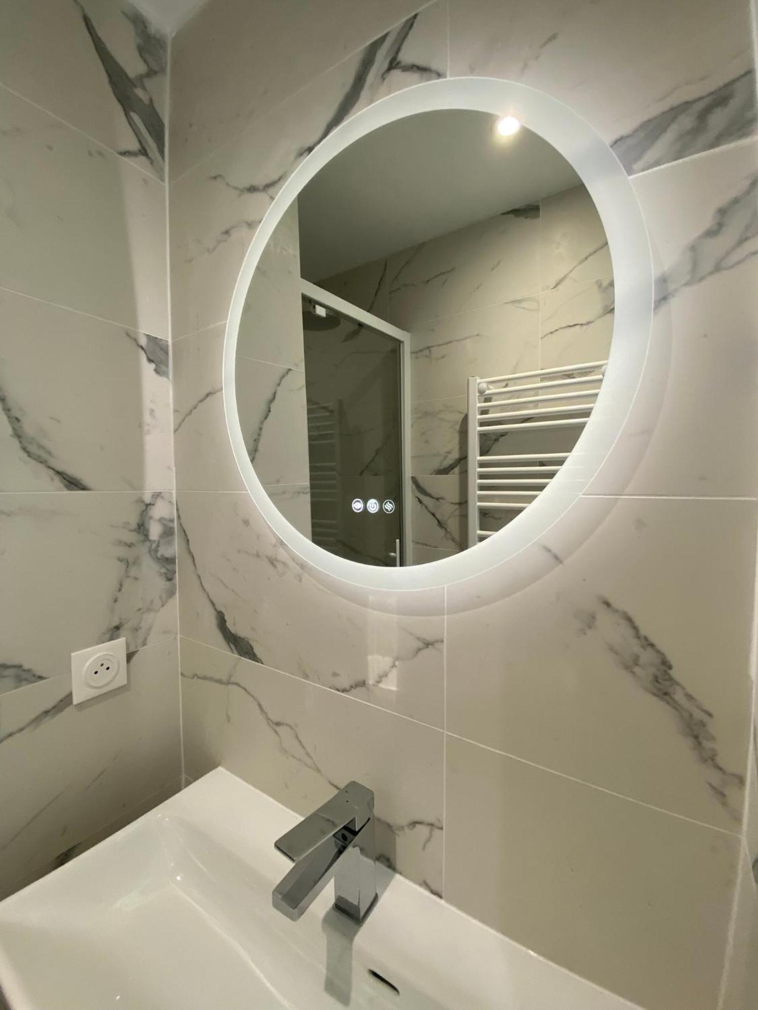 Appartement Face Mer Et Port Santa Lucia Climatise Et Wifi Saint-Raphaël Exteriör bild